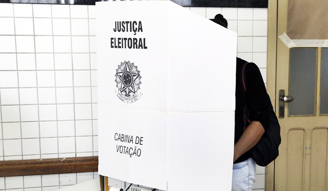 Mulheres votando