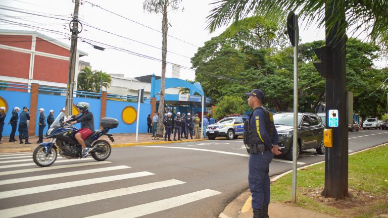 Abordagens educativas diretas com os motoristas e pedestres no trânsito também foram feitas durante o mês