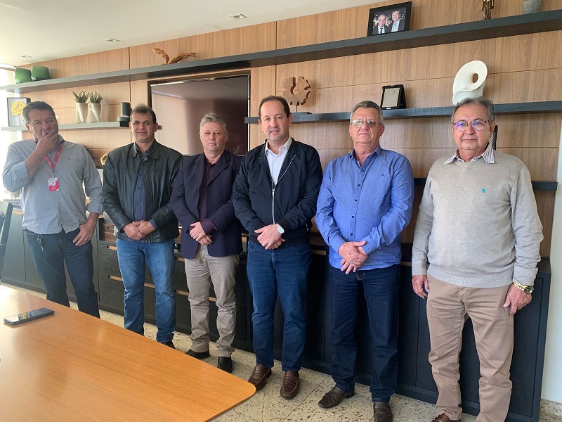 Participaram do encontro, além do secretário municipal de Turismo Celso Morais, o assessor parlamentar da deputada estadual Mara Caseiro (PSDB), Inácio Cavana, o ex-vice-prefeito Pedro Massuda, e os ex-vereadores Mauro Moraes e Walter Ferreira.