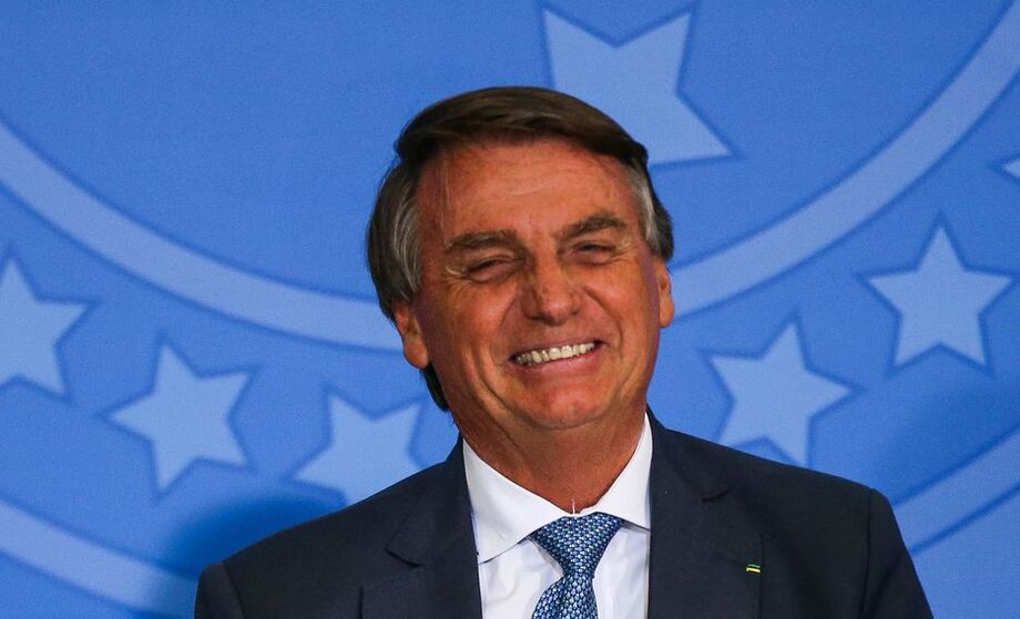Bolsonaro ainda ironizou na live que sua pressão por mudanças no sistema eleitoral brasileiro seja para garantir a vitória de Lula.