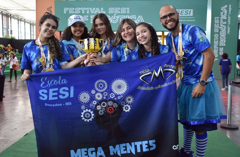 A premiação foi entregue no último domingo (29), no Pavilhão da Bienal em São Paulo (SP), durante a cerimônia de encerramento do festival