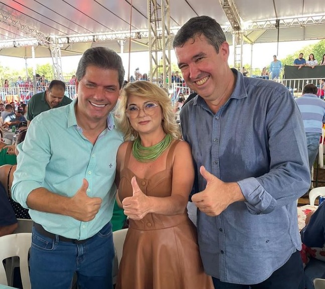 O prefeito de Maracaju, Marcos Calderan, a prefeita de Sidrolândia, Vanda Camilo, e ex-secretário de Infraestrutura de Mato Grosso do Sul e pré-candidato ao governo do Estado, Eduardo Riedel.