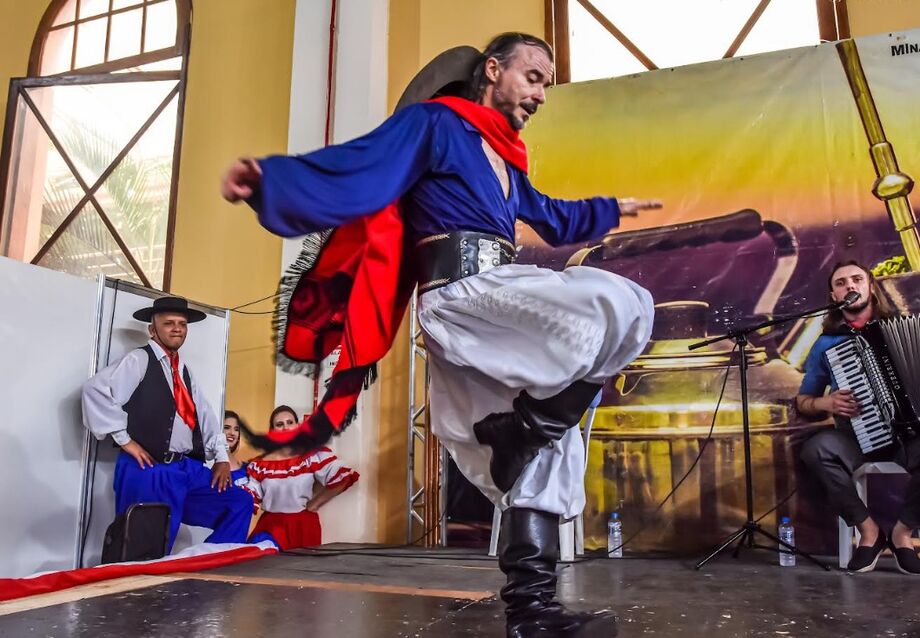 Uma das principais atrações culturais desta edição é o grupo Paixão Gaúcha, de Cruz Alta (RS). Todos os dias terá apresentação do grupo, nas dependências da feira