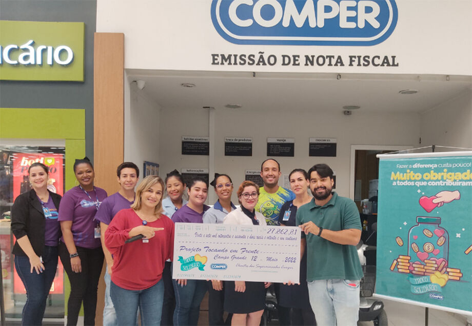 Representantes da entidade e do Comper estiveram presentes na cerimônia, com entrega de cheque simbólico