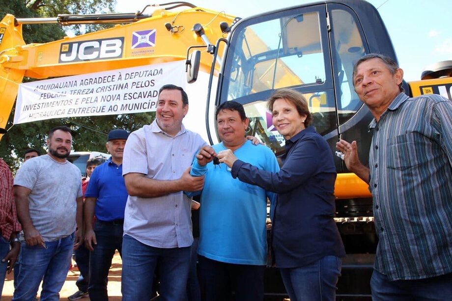 Tereza Cristina entrega maquinário para impulsionar desenvolvimento de Aquidauana