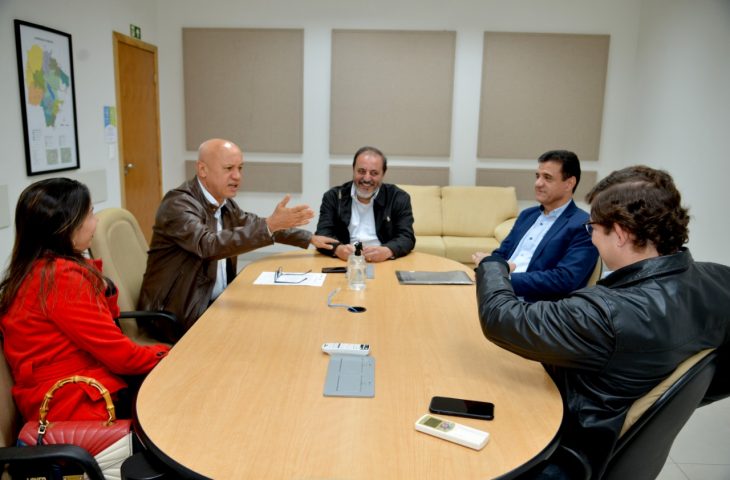 A primeira visita institucional do presidente da AGEMS, que assumiu há um ano, à sede da Energisa, aconteceu no mesmo período em que a Câmara Técnica de Energia Elétrica está realizando, na empresa, a fiscalização presencial da universalização, com foco e
