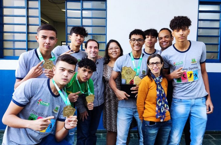 A equipe se consagrou campeã após derrotar o time da cidade de Caarapó, no último domingo.