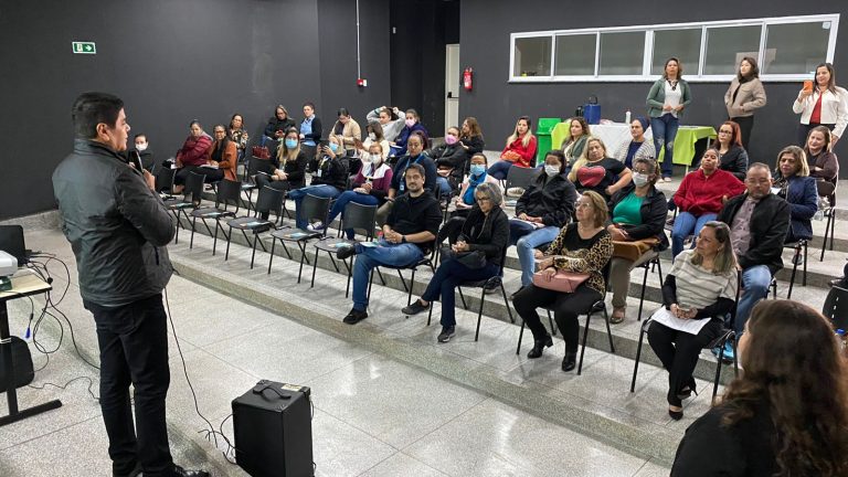 O colóquio é uma ação realizada pelo Comitê Intersetorial do Programa Auxilio Brasil, e tem como foco aproximar e instruir os servidores das três áreas, aprimorando o fluxo de atendimento das famílias atendidas pelo PAB