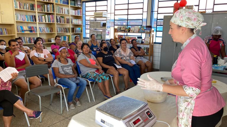 Oficina de empadas incentiva empreendedorismo de mulheres no Imbirussu