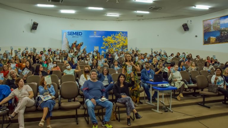 Escolas da Reme recebem kits de livros infanto-juvenis com temática regional