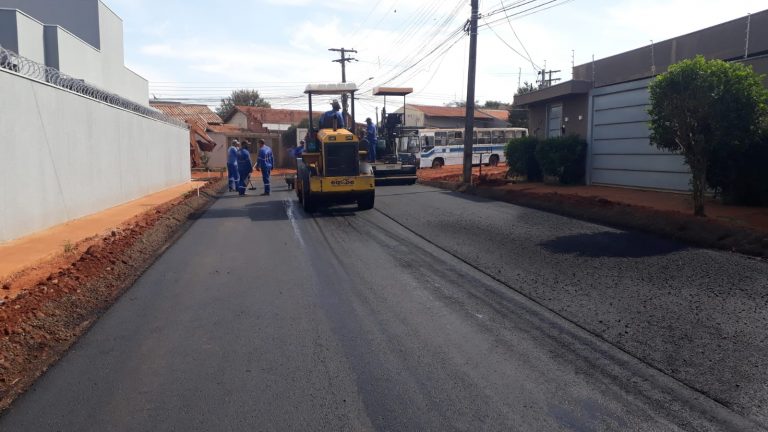 Com a obra no Rita Vieira, será complementado o recapeamento na Rua Paraisópolis, que é uma opção de tráfego para quem está na Zharan entrar na Rua Santana
