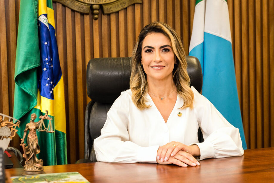 Os idosos poderão escolher armações de grifes conceituadas e será uma festa de cores, estilos e poses para o espelho