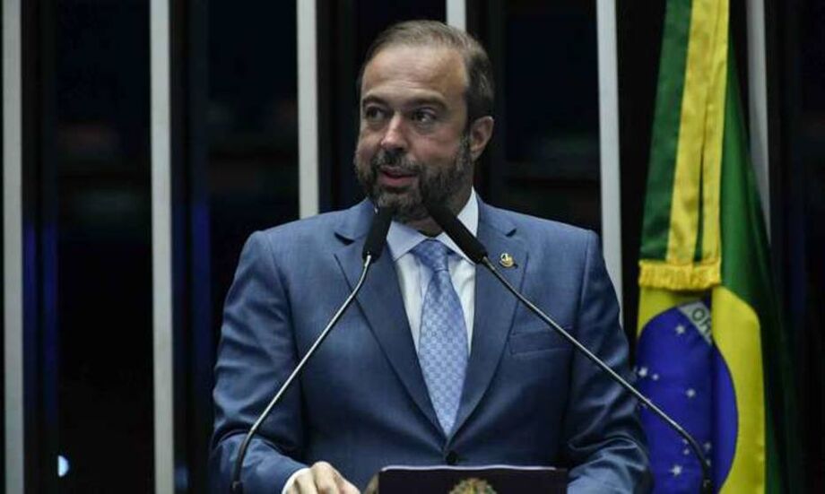 O senador Alexandre Silveira