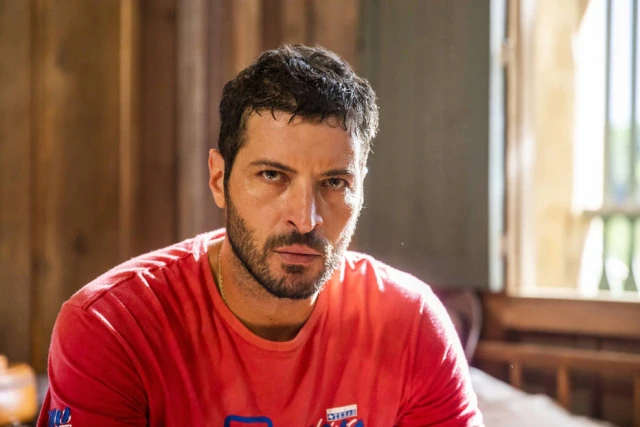 Filho de Leandro Lima, o Levi da novela 'Pantanal', nasceu dentro do carro a caminho do hospital