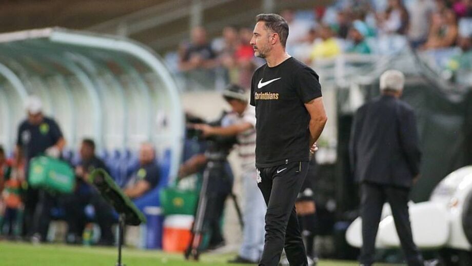 Vítor Pereira não tem encontrado soluções que façam o time render o esperado