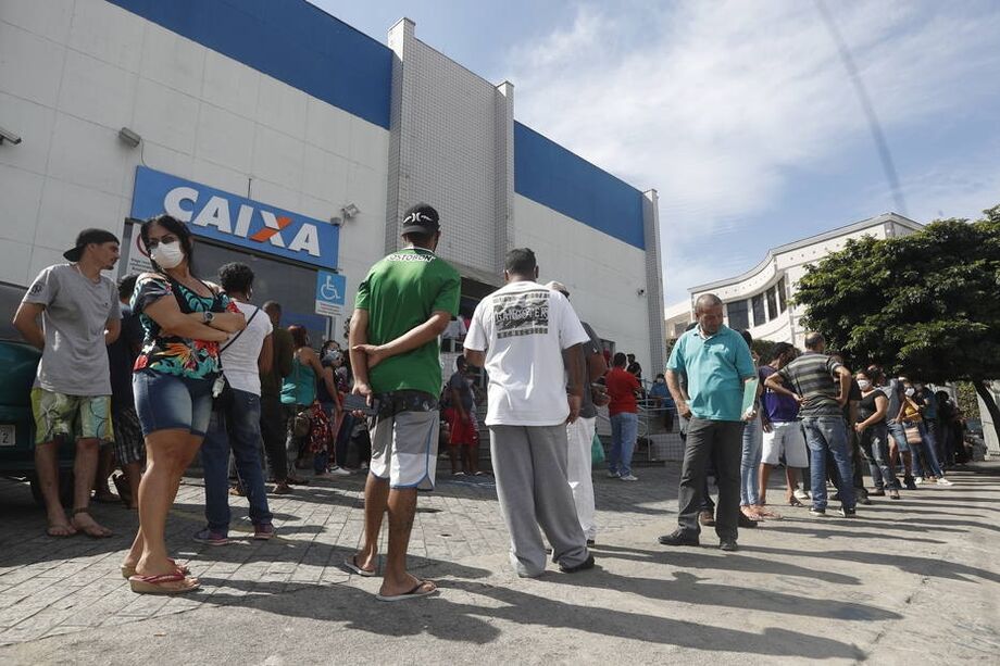 Estudo aponta que a previsão orçamentária para o Auxílio Brasil deste ano não é mais suficiente para zerar essa fila.