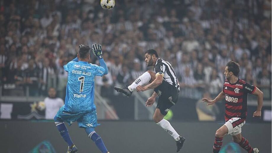 Hulk marcou o primeiro gol atleticano sobre o Flamengo no Mineirão