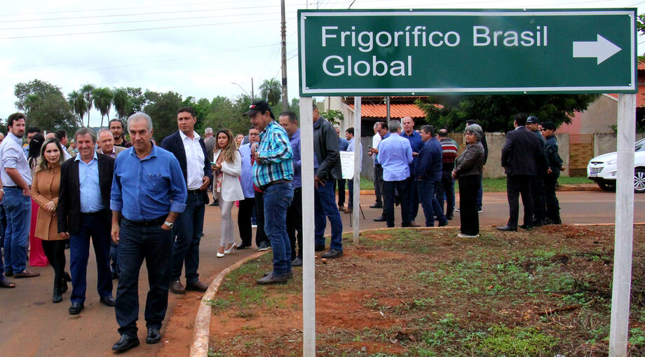 Governador Reinaldo Azambuja inaugurou acesso a frigorífico em Guia Lopes da Laguna