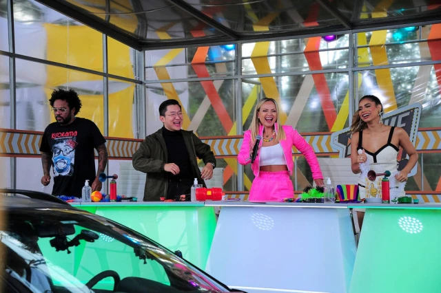 Eliana recebe convidados como Lexa, Pyong Lee e Marcelo Marrom como jurados do quadro 'Drive-Thru Okê'