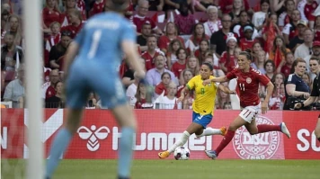 Seleção feminina desperdiça muitas chances e perde amistoso contra a Dinamarca