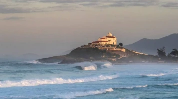 O Brasil fez história no Circuito Mundial de Surfe nesta segunda-feira ao colocar quatro atletas na semifinal
