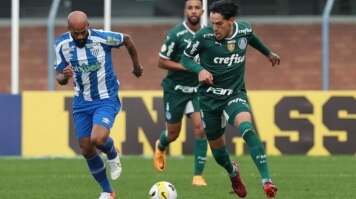 Com time misto, Palmeiras empata e mantém diferença na liderança do Brasileirão