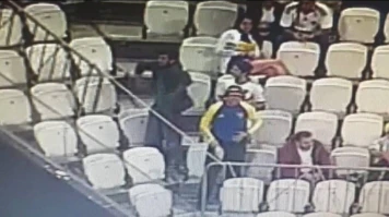 Torcedores do Boca Jrs pagam fiança e são liberados após gestos racista e nazista