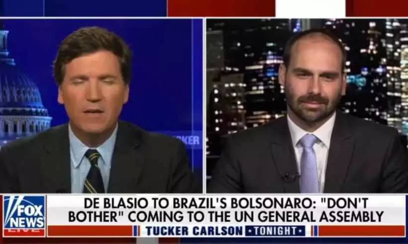 Tucker e Eduardo Bolsonaro em outra ocasião