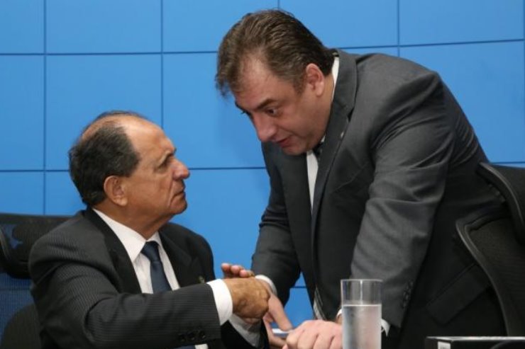 Propostas são de autoria dos deputados Zé Teixeira e Neno Razuk