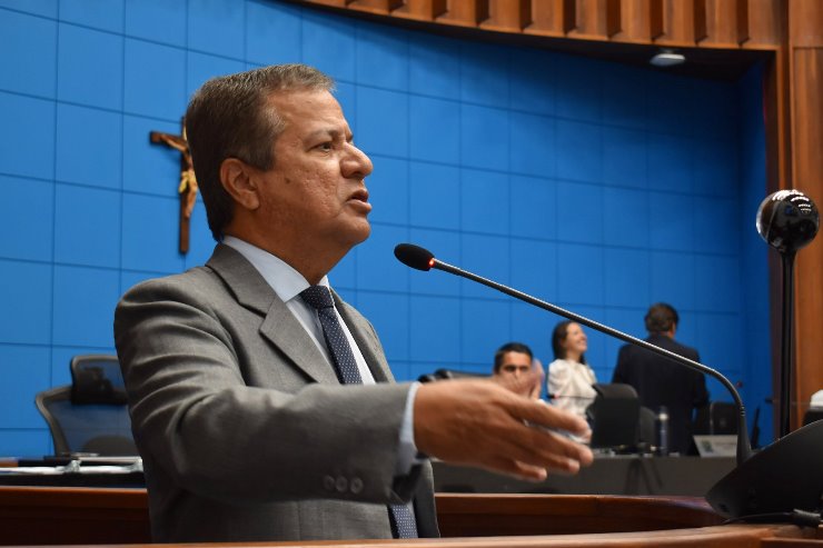 O deputado Amarildo Cruz debateu o assunto na tribuna.
