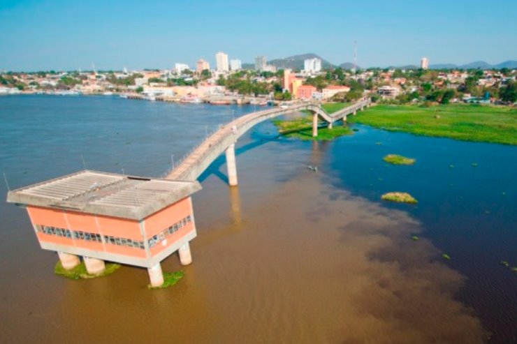 A captação de água sobre o Rio Paraguai em Corumbá é um dos cartões-postais da cidade, localizada às margens do Rio Paraguai em um espaço de 1.300 m2 de área, é considerada patrimônio cultural pelos corumbaenses