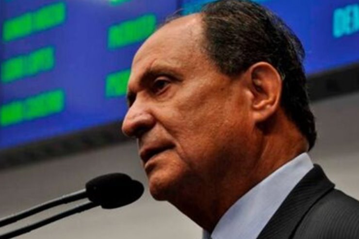 Em sua proposição, Zé Teixeira pondera também que a informática assumiu papel preponderante no cenário educacional