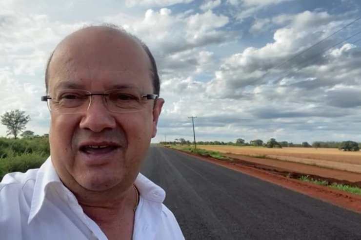 Barbosinha em uma das fiscalizações que fez a obra de asfalto da MS-352
