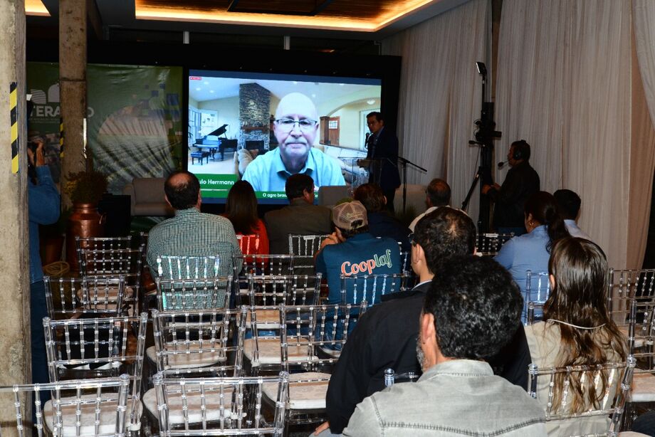 A previsão otimista foi apresentada pelo ex-presidente da John Deere Brasil, Paulo Hermann, durante painel do Encontro Tecnológico do Agronegócio do Mato Grosso do Sul - Interagro 2022