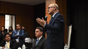 Milton Ribeiro recebeu R$ 50 mil na conta de sua mulher, admite advogado