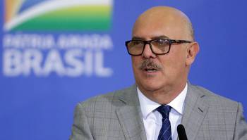 Até o momento, 24 senadores assinaram o requerimento e um declarou que vai se juntar ao grupo, de acordo com Randolfe