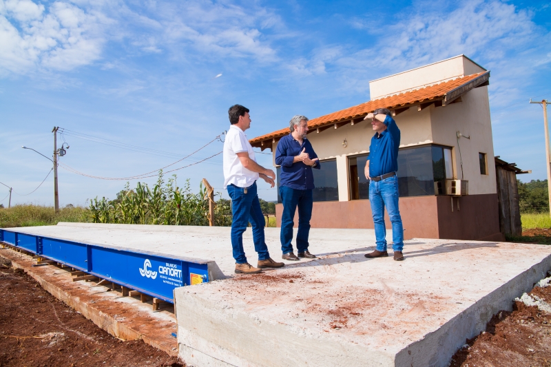 O prefeito de Maracaju e o secretário de obras estiveram nas obras