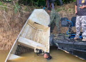 Polícia Federal encontra barco usado por Bruno e Dom submerso na Amazônia