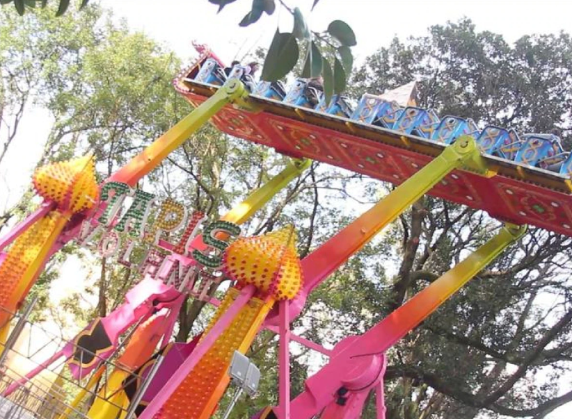 Uma falha técnica causou o travamento do brinquedo Tapis Volant por volta das 11h, de acordo com informações do poder municipal de São Bernardo