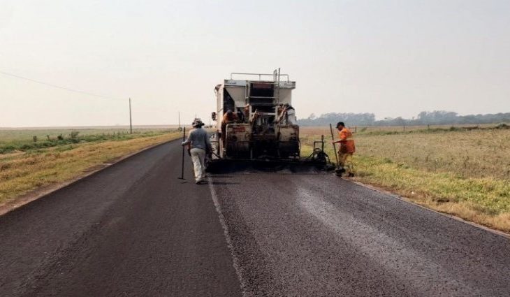 Também está em andamento a restauração da MS-286, que tem início no trecho urbano do município de Aral Moreira, no valor de R$ 31,99 milhões