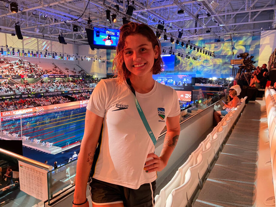 Beatriz Dizotti quebra recorde brasileiro no Mundial de Esportes Aquáticos