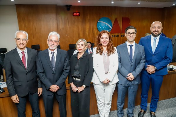 Na foto: César Palumbo Fernandes, Hassan Hajj, Kátia Paiva, Regina Iara Ayub Bezerra, Diego Granzotto e Osvaldo Nunes Ribeiro