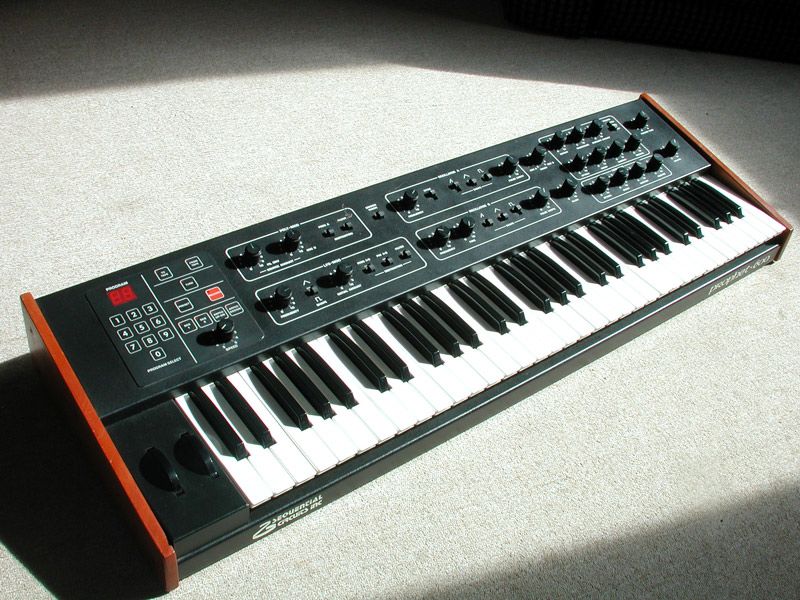 Antes do MIDI, por exemplo, cada sintetizador tinha um comando diferente para aumentar volume - ou seja, um teclado da Yamaha não seria capaz de alterar o volume a partir de um comando de um equipamento da Roland
