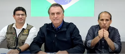 O presidente Jair Bolsonaro em live transmitida nas redes sociais