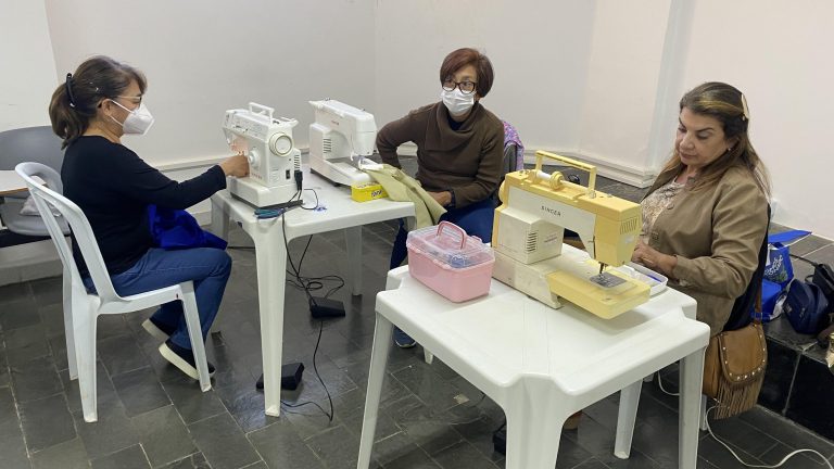 Curso de Corte e Costura oferecido pela Prefeitura ajuda mulheres a se reinventar