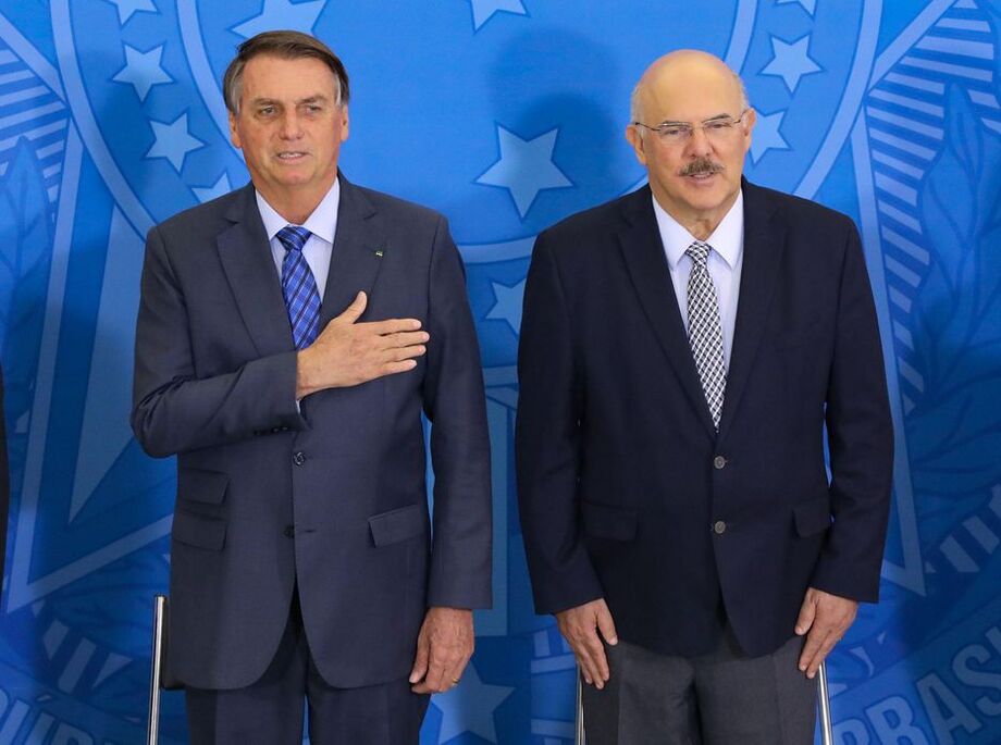 Levantamento indica que Bolsonaro não consegue se desvincular do escândalo no Ministério da Educação