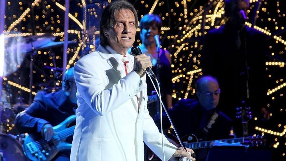 O cantor Roberto Carlos testou positivo para covid-19 e precisou adiar show no Rio de Janeiro