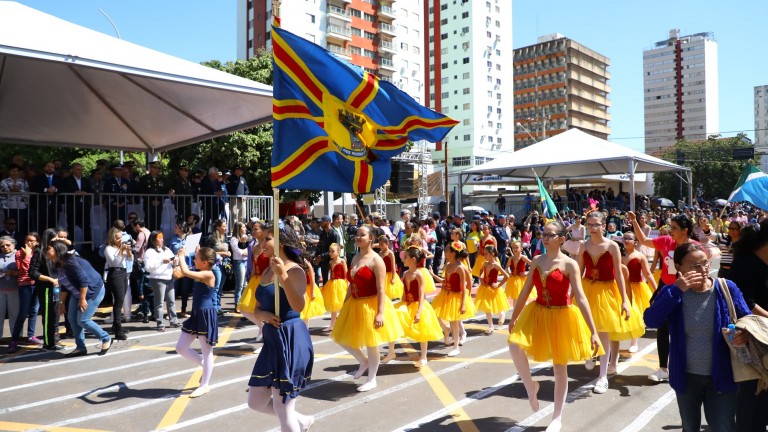 O desfile deste ano será celebrado no domingo (28)