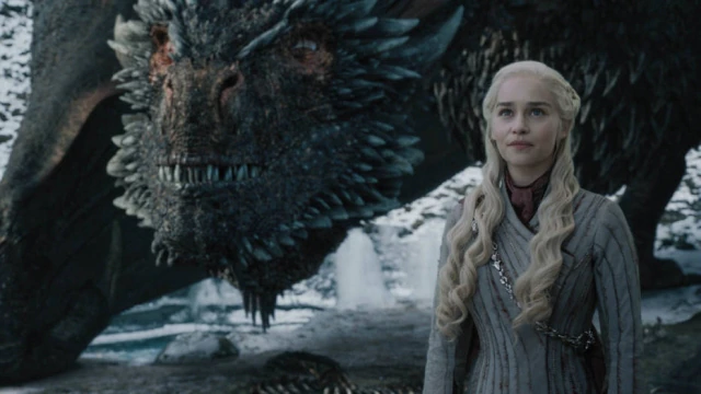 Emilia Clarke, em Game of Thrones; série liderou as indicações ao Emmy 2019