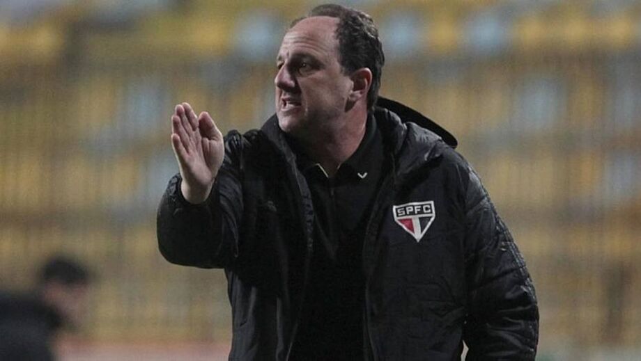 O técnico Rogério Ceni contou com a presença de Nikão e Talles Costa nas atividades com bola desta terça-feira